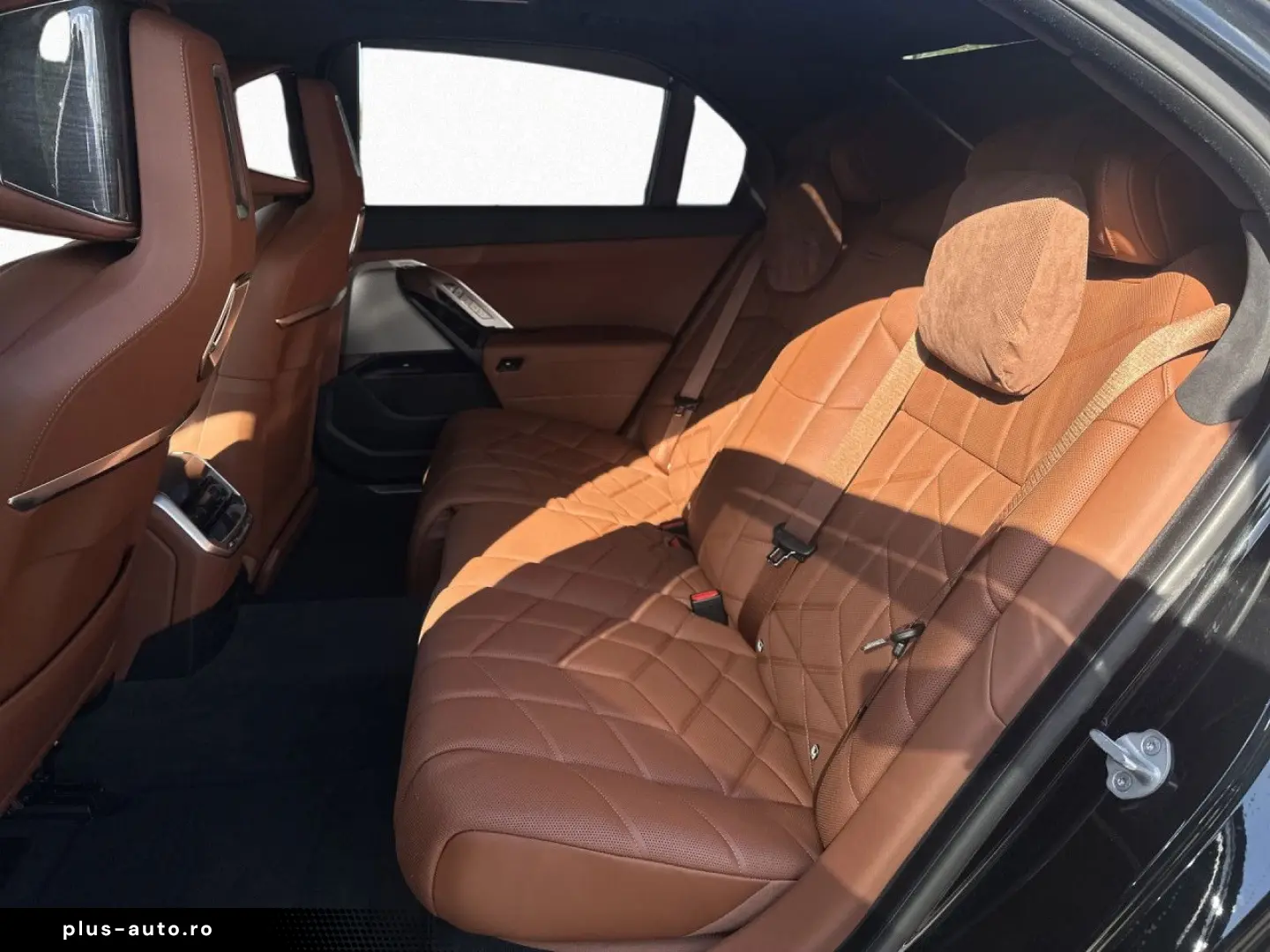 BMW M760e xDr SkyL PA DA-Prof Kristall ExecutiveLo