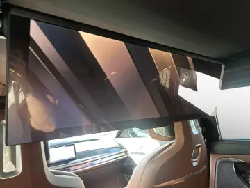 BMW M760e xDr SkyL PA DA-Prof Kristall ExecutiveLo