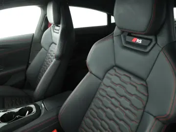 AUDI RS e-tron GT quattro  570 kw 775 PS  HUD Carbon
