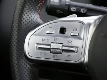 MERCEDES-BENZ EQA 250 AMG-Sport Pano Night HUD Totw …