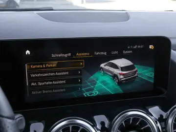 MERCEDES-BENZ EQA 250 AMG-Sport Pano Night HUD Totw …