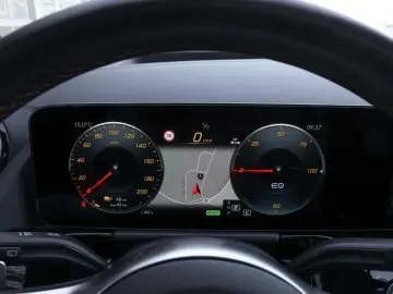 MERCEDES-BENZ EQA 250 AMG-Sport Pano Night HUD Totw …