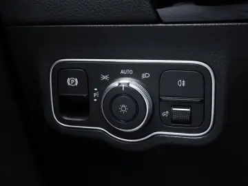 MERCEDES-BENZ EQA 250 AMG-Sport Pano Night HUD Totw …