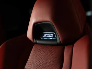 BMW XM 4.4 Label Red B&W ACC HUD Vent Sitze 1-500