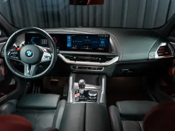 BMW XM 4.4 Label Red B&W ACC HUD Vent Sitze 1-500