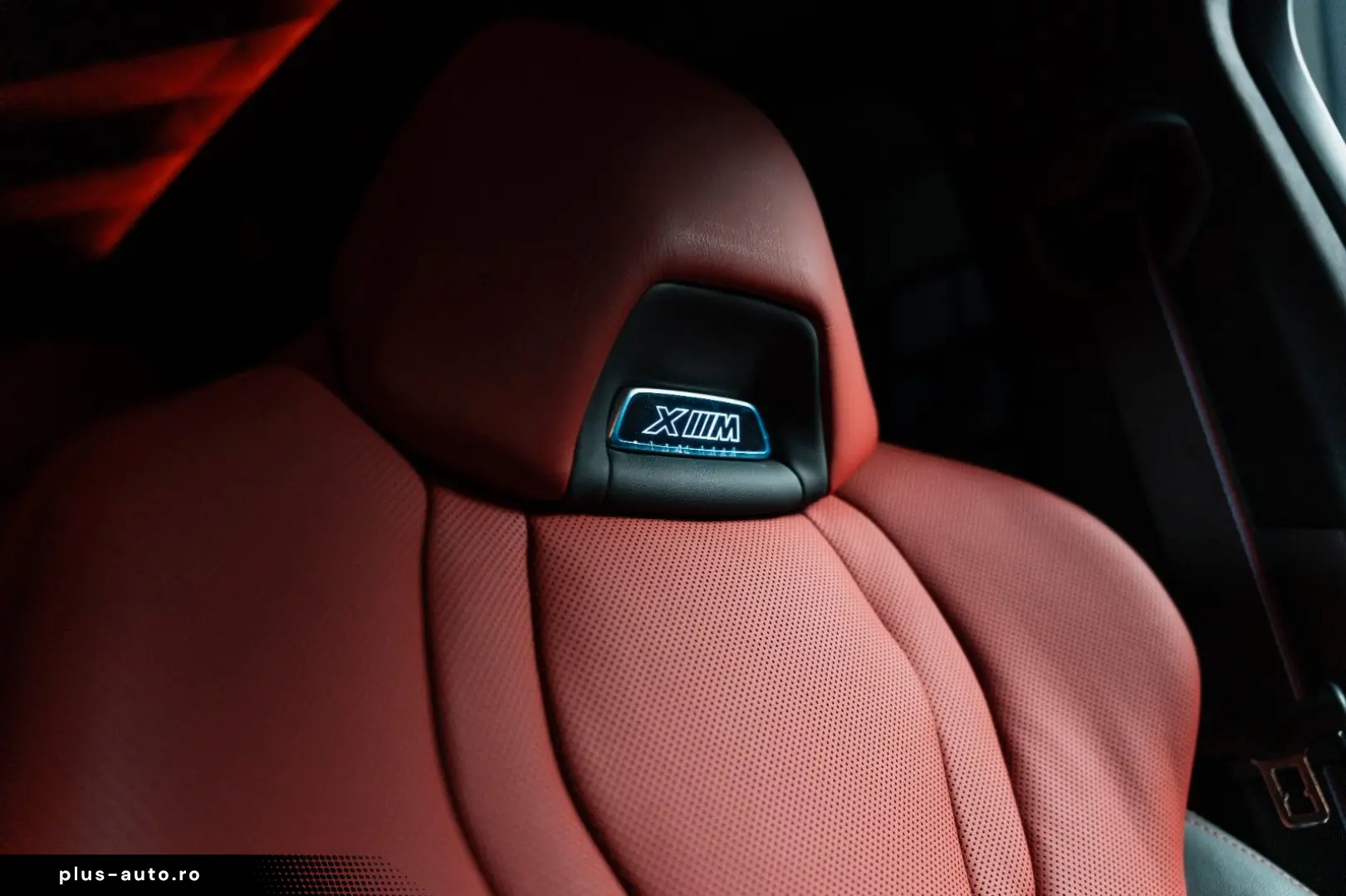 BMW XM 4.4 Label Red B&W ACC HUD Vent Sitze 1-500