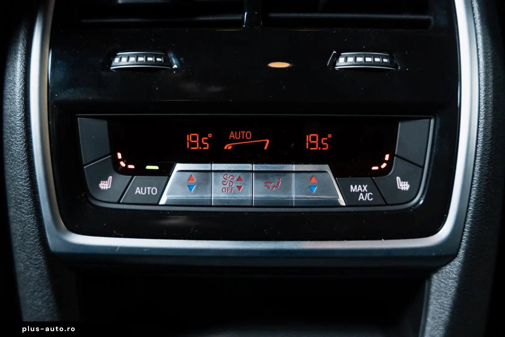 BMW XM 4.4 Label Red B&W ACC HUD Vent Sitze 1-500
