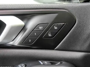 BMW X5 xDrive45e xLine HUD PANO AHK NAVI LED Laser