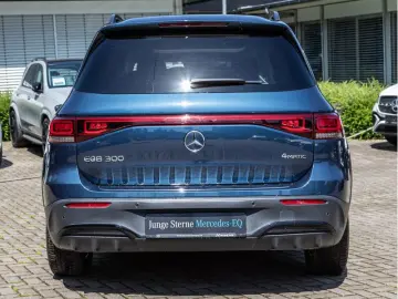 MERCEDES-BENZ EQB 300 4M AMG-Sport LED Cam Pano Nigh…