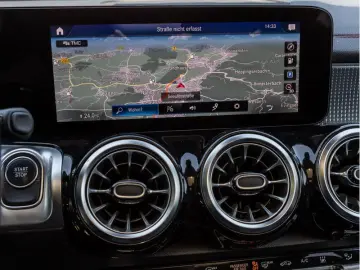 MERCEDES-BENZ EQB 300 4M AMG-Sport LED Cam Pano Nigh…