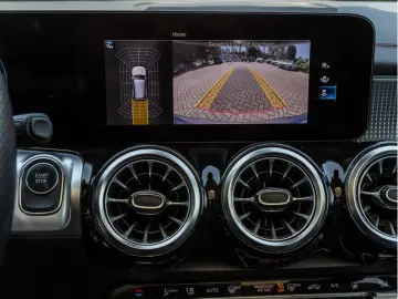 MERCEDES-BENZ EQB 300 4M AMG-Sport LED Cam Pano Nigh…