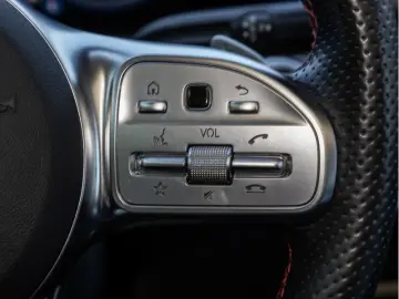 MERCEDES-BENZ EQB 300 4M AMG-Sport LED Cam Pano Nigh…