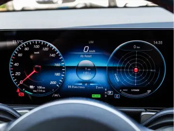 MERCEDES-BENZ EQB 300 4M AMG-Sport LED Cam Pano Nigh…