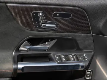 MERCEDES-BENZ EQB 300 4M AMG-Sport LED Cam Pano Nigh…