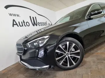 MERCEDES-BENZ E 300 e PHEV LED ACC Navi Digital Kamera