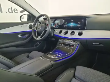 MERCEDES-BENZ E 300 e PHEV LED ACC Navi Digital Kamera