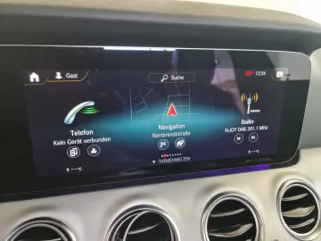 MERCEDES-BENZ E 300 e PHEV LED ACC Navi Digital Kamera