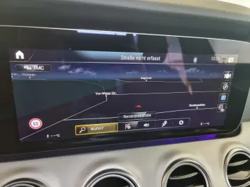 MERCEDES-BENZ E 300 e PHEV LED ACC Navi Digital Kamera