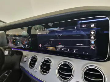 MERCEDES-BENZ E 300 e PHEV LED ACC Navi Digital Kamera