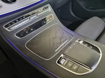 MERCEDES-BENZ E 300 e PHEV LED ACC Navi Digital Kamera