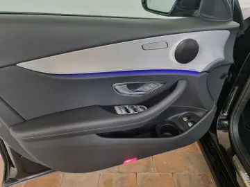 MERCEDES-BENZ E 300 e PHEV LED ACC Navi Digital Kamera