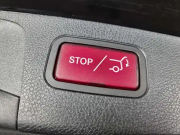 MERCEDES-BENZ E 300 e PHEV LED ACC Navi Digital Kamera