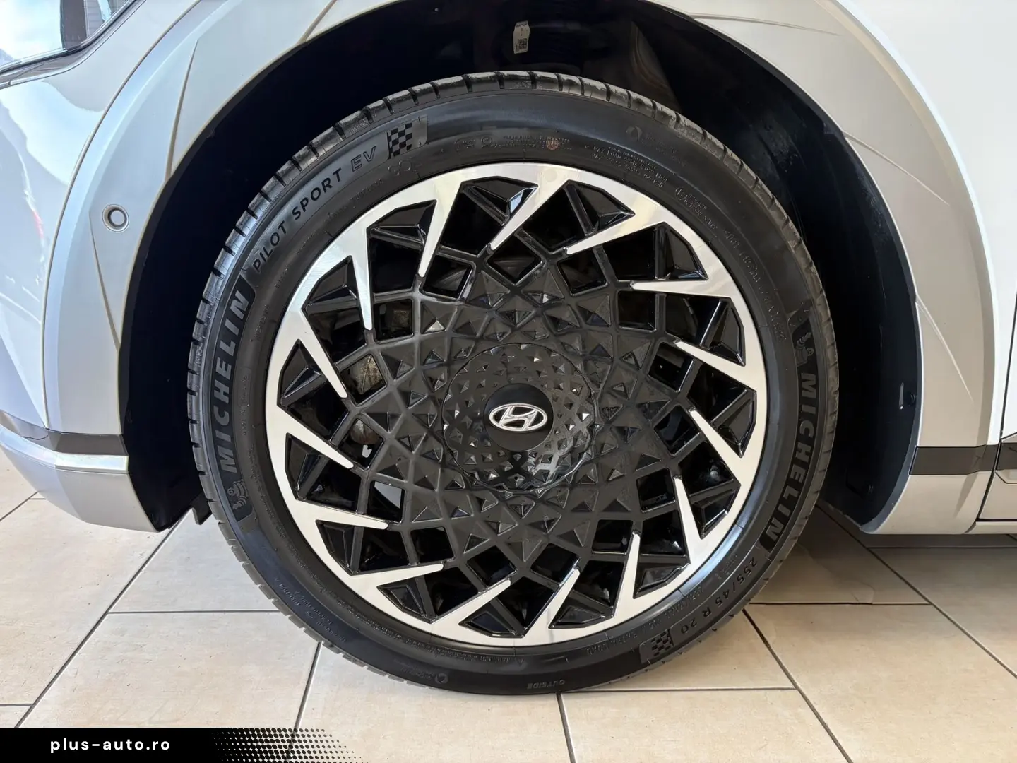 HYUNDAI Ioniq 5 Uniq Leder Pano HUD Memory BOSE 360 Cam