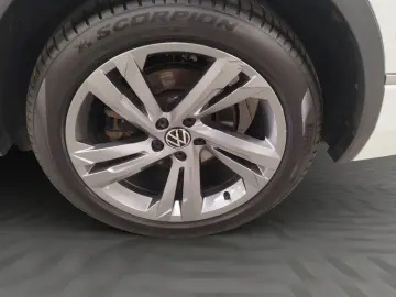 VW Tiguan 2.0 TSI 4Motion DSG R Line ACC Pano Navi