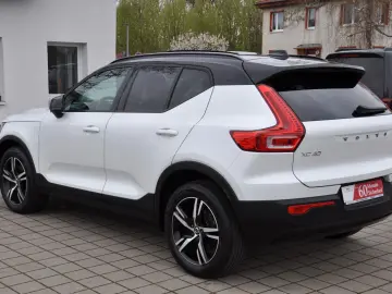 VOLVO XC40 B4 R Design AWD DKG PANO-LED-H&K-RKAM-NAVI