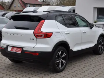 VOLVO XC40 B4 R Design AWD DKG PANO-LED-H&K-RKAM-NAVI