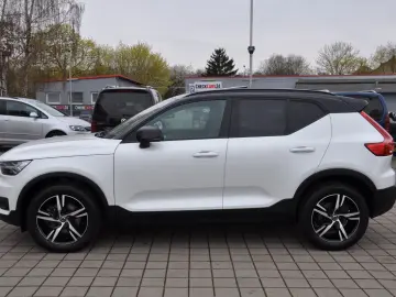 VOLVO XC40 B4 R Design AWD DKG PANO-LED-H&K-RKAM-NAVI