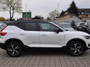 VOLVO XC40 B4 R Design AWD DKG PANO-LED-H&K-RKAM-NAVI