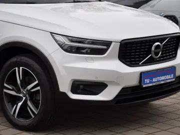 VOLVO XC40 B4 R Design AWD DKG PANO-LED-H&K-RKAM-NAVI