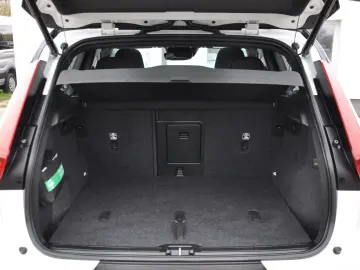 VOLVO XC40 B4 R Design AWD DKG PANO-LED-H&K-RKAM-NAVI