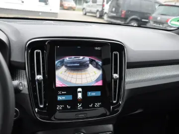 VOLVO XC40 B4 R Design AWD DKG PANO-LED-H&K-RKAM-NAVI