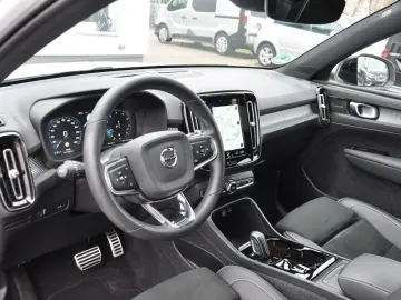 VOLVO XC40 B4 R Design AWD DKG PANO-LED-H&K-RKAM-NAVI