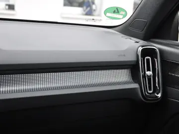 VOLVO XC40 B4 R Design AWD DKG PANO-LED-H&K-RKAM-NAVI