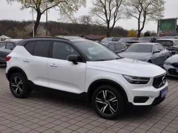 VOLVO XC40 B4 R Design AWD DKG PANO-LED-H&K-RKAM-NAVI