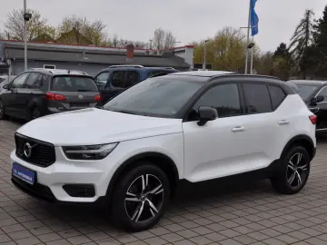 VOLVO XC40 B4 R Design AWD DKG PANO-LED-H&K-RKAM-NAVI