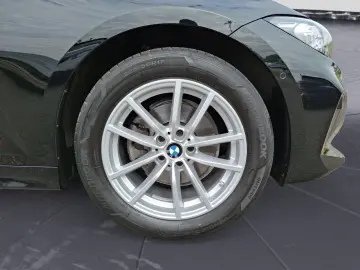 BMW 320i Touring  Navi Kamera LED PDC SHZ DAB