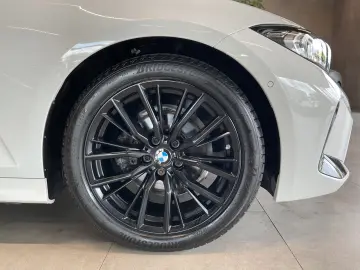 BMW 318d M Sport Leder LED Navi Pano Harman Kardon