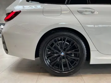 BMW 318d M Sport Leder LED Navi Pano Harman Kardon