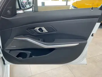 BMW 318d M Sport Leder LED Navi Pano Harman Kardon