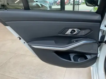 BMW 318d M Sport Leder LED Navi Pano Harman Kardon
