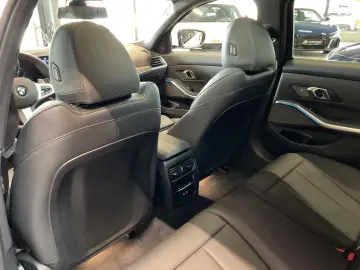 BMW 318d M Sport Leder LED Navi Pano Harman Kardon