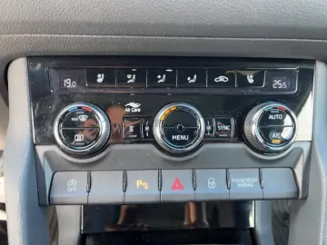 SKODA Kodiaq RS 2.0TSI LED NAV ACC RFK AHK STDHZG PANO