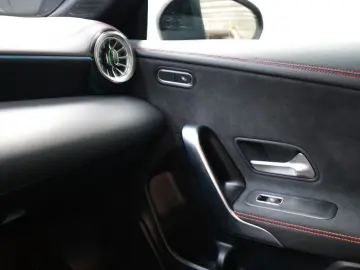 MERCEDES-BENZ CLA 180 Coupé AMG Sport Advanced  LED …