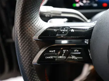 MERCEDES-BENZ CLA 180 Coupé AMG Sport Advanced  LED …