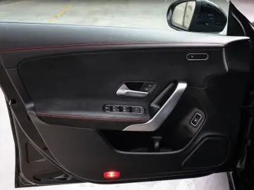 MERCEDES-BENZ CLA 180 Coupé AMG Sport Advanced  LED …