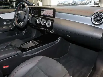 MERCEDES-BENZ CLA 200 Coupé AMG PANO 19  NIGHT DISTRONIC